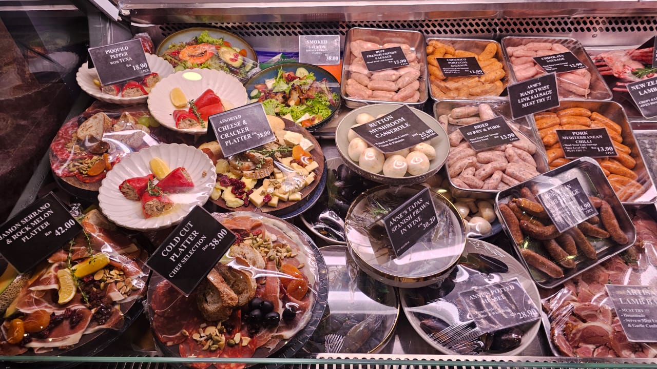 ANNE LOURDES Southern European Deli Restaurant 11